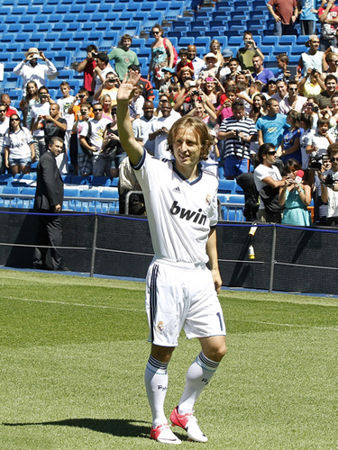 系统总结：什么是“博弈中的慈悲”？解析在零和博弈中保留底线的长线价值。（系统解读：何谓“博弈中的慈悲”？——零和对抗中守住底线的长期价值）